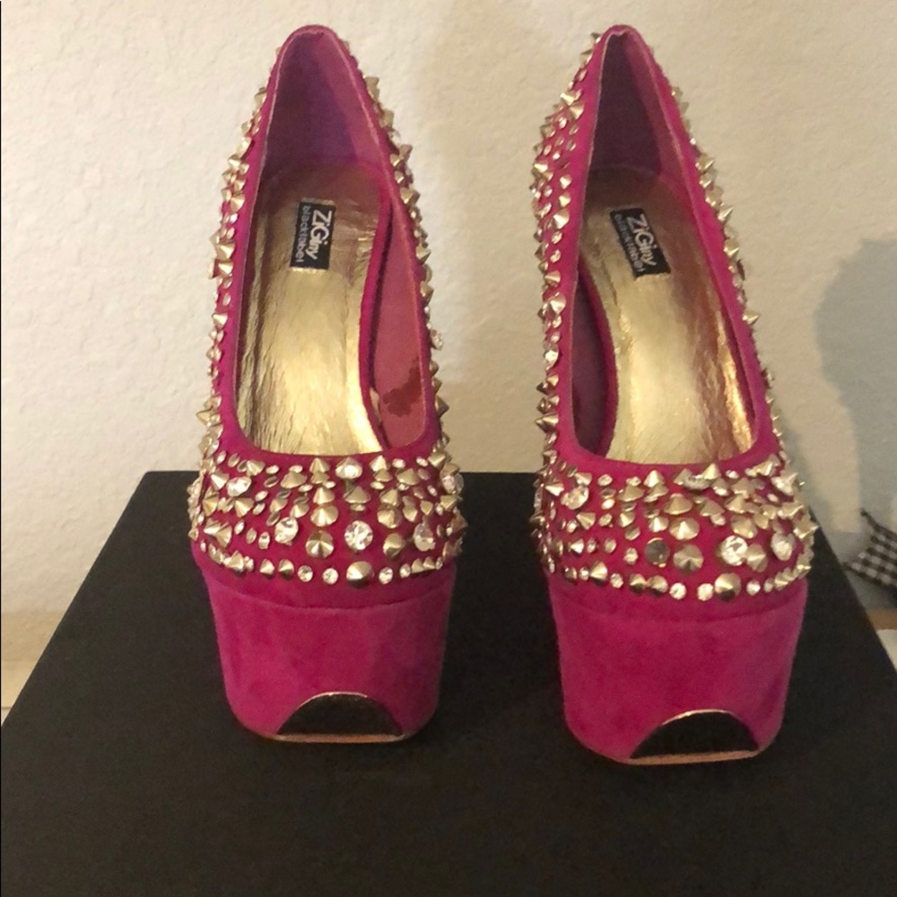 ZiGiny Black Label Pumps